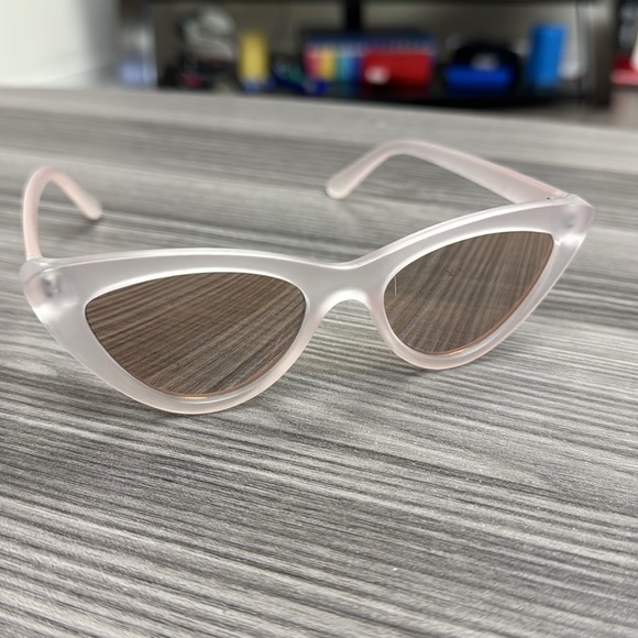 Fashion Nova Las Salinas Sunglasses clear pink one size new excellent condition - Picture 2 of 3